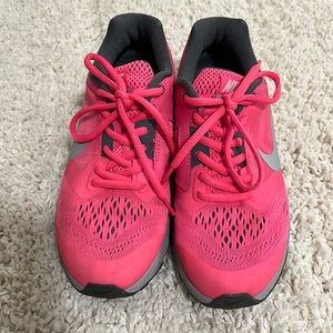 Nike Running Shoe - Size 6